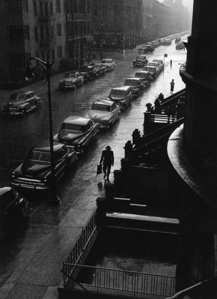tytusjaneta:Ruth OrkinMan under the rain, New York, 1952