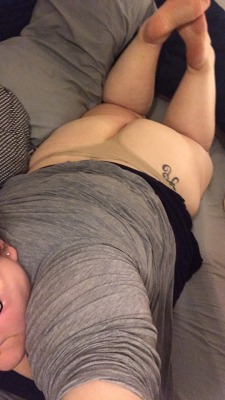 bigxgirlsxlovexsex:  I had a great night out with friends last night, but I didn’t get fucked. I went to bed a pouty little babe.