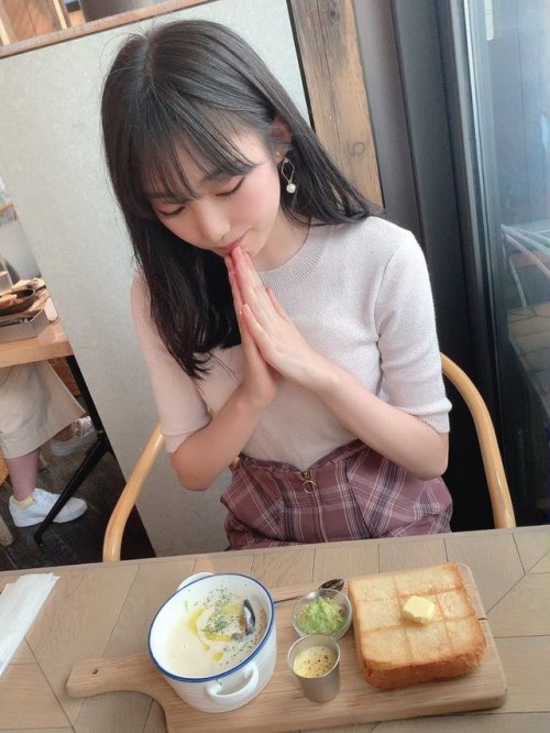 soimort: 横野すみれ - Twitter - Tue 20 Aug 2019   こんにちす〜！ 母校へ帰れ！たこ焼き焼けた〜😽 うれしいね◎ Hello~! Bokou e Kaere! Takoyaki cooked~😽 I’m so happy◎ 彼女とランチなう に使っていいですよ🐶💓