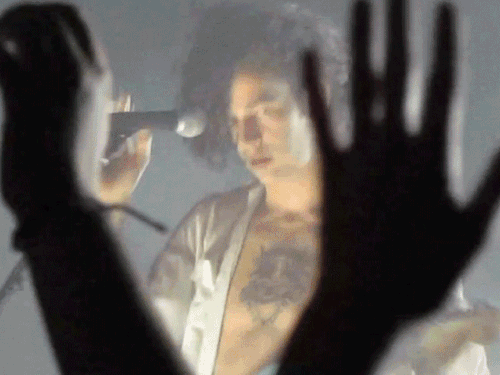 1975fans:  ..o K 