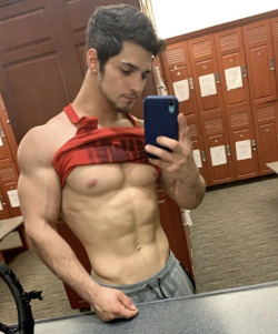 aestheticsupremacy:realmen4worship:douchebrah titty shot 