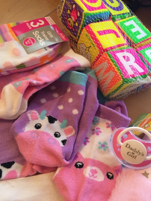 littlepaledoll:littleone-and-daddy:  Some of the things I will bring to little one when we meet up in a few weeks <3 I can’t wait. -Daddy  If Daddy did this for me when we met I’d scream omg