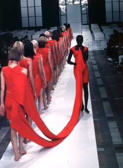 voguelovesme:  alek wek at issey miyake spring summer 1999