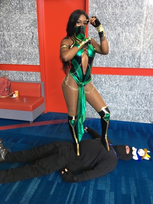 pussypotion:this guy asked me to stand on him at comicon