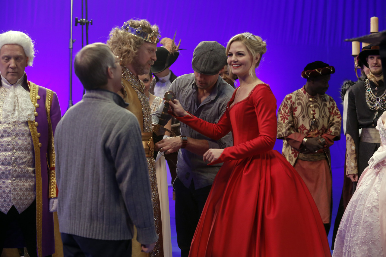 i-love-you-swan:  fyesemmaandhook:  Episode Stills&amp;Behind the Scenes - 3.21