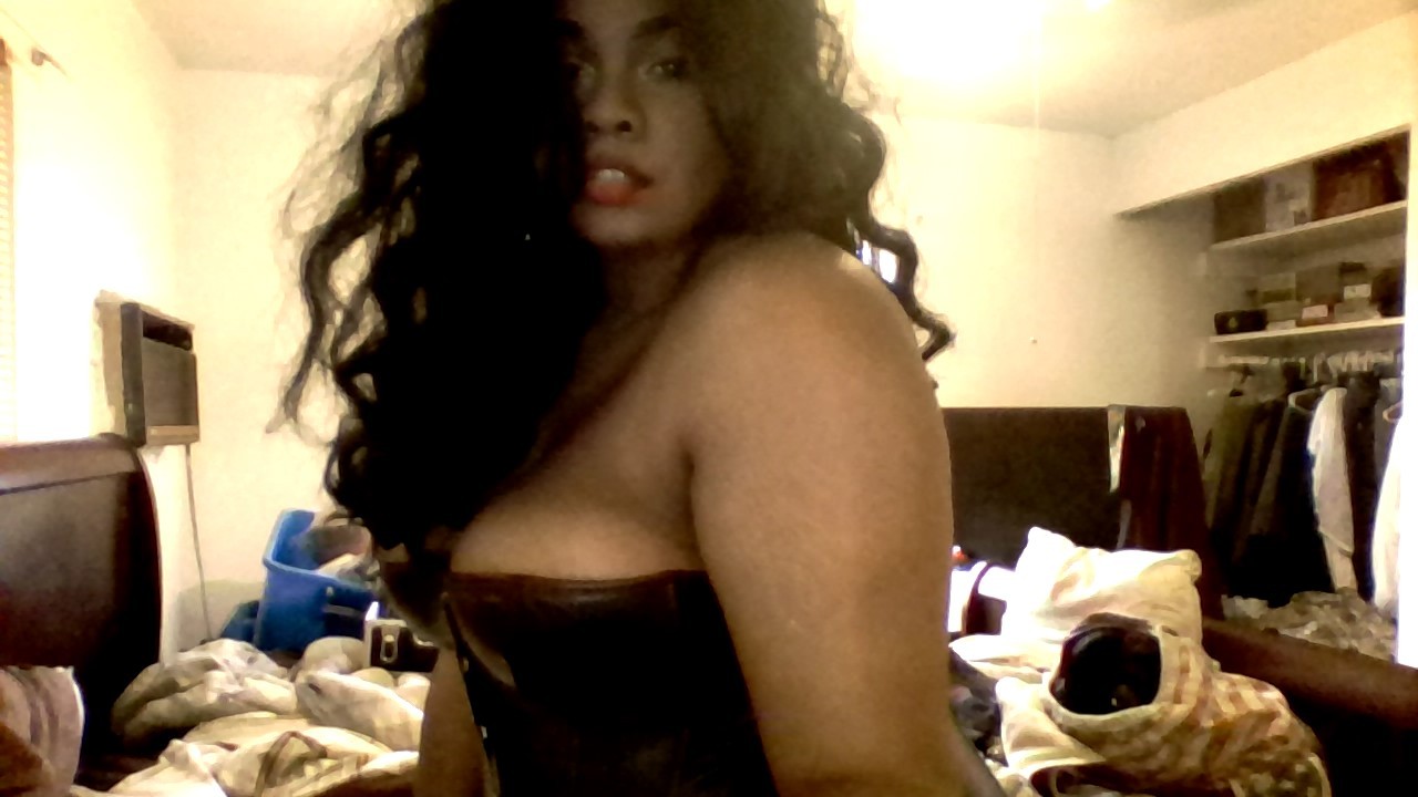 shantrinas:  fat girls rule the world  That corset tho. I needs it.