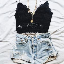 eclecticpandas:  lace crop top