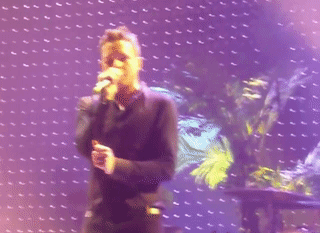 kingbflowers:Shake a little