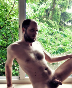 entkrampft:    June 2017. why am I nude, online? here’s a personal essay (in German): http://www.tagesspiegel.de/berlin/queerspiegel/nackt-im-netz-was-es-heisst-sich-zu-entbloessen/14722598-all.htmlEnglish version of my text here: goo.gl/q4e877   