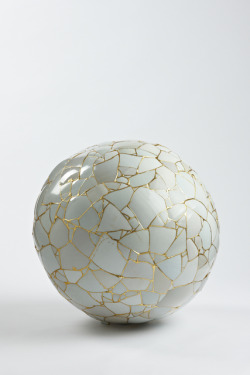 nicecollection:
“ Yee Sookyung - Translated Vase, 2011, Ceramic shards, epoxy, 24k gold leaf
25 1/5 × 24 4/5 × 24 4/5 in
”