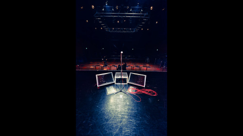 oneokrockworld:  「LIVE with YOU ～ONE OK ROCK～」BACKSTAGE  Source→ http://t.co/pFDiMkZikK