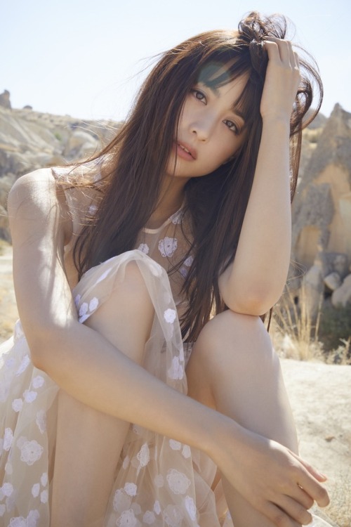 petashi: 山本美月ファースト写真集『Mizuki』