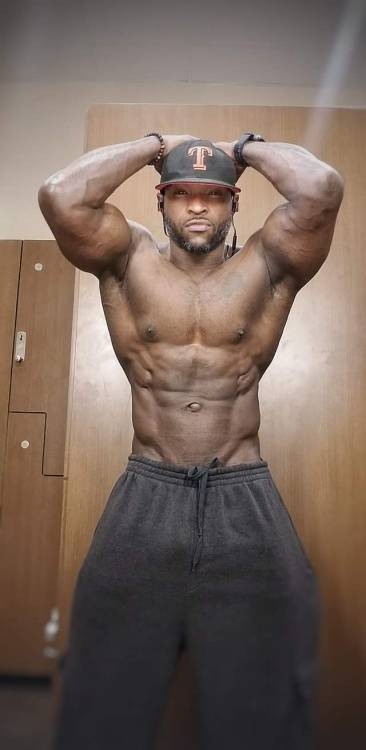 Porn Pics myblues81:Marcell ‘Gainzilla’ Shippen