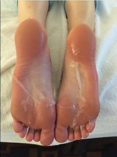 wikifootjob:    Josie and Megan’s Footjob