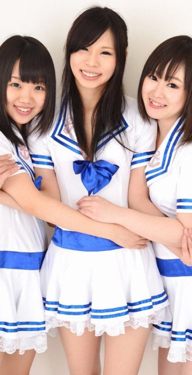 Ruria Ichinose (一乃瀬るりあ) or Rina Naruse (成瀬莉奈) when was an ero-idol.Gravure debut for MARE on March 2