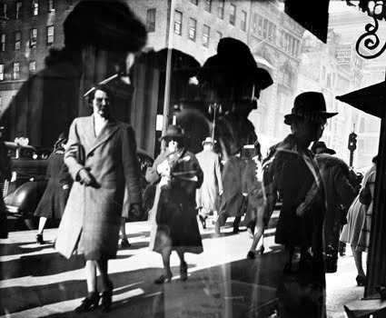 glamcandy5:  Incredible images of 1940’s New York through the eyes of Lisette Model