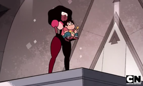 serenity-in-a-fantasy:  It’s so cute how they all carry Steven