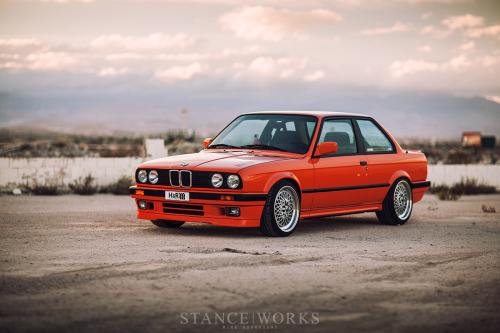 StanceWorks - A beautifully restored BMW E30 318is