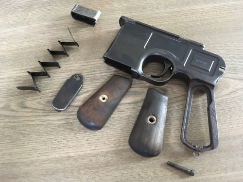 ivan-fyodorovich:“Bolo” Mauser C-96 disassembled