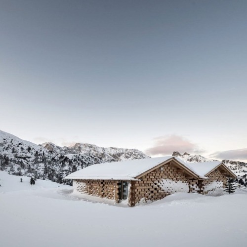 Winter Mood! ❄️ Zallinger Refuge in the Alpe di Siusi area in South Tyrol by @networkofarchitecture 