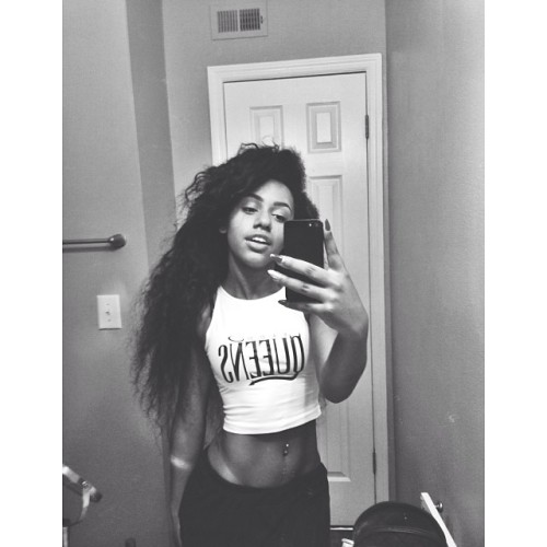 mytinyisabella:  I take way too many photos of myself. @baddqueens 