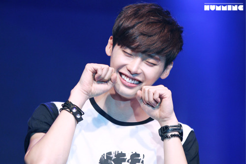fy-woobin-jongsuk: 130601 Lee Jongsuk’s 1st Fan Meeting in Taiwancr: Humming *DEAD*