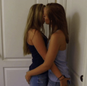 sexy-in-jeans:  holding tight http://ift.tt/2nCjIGV
