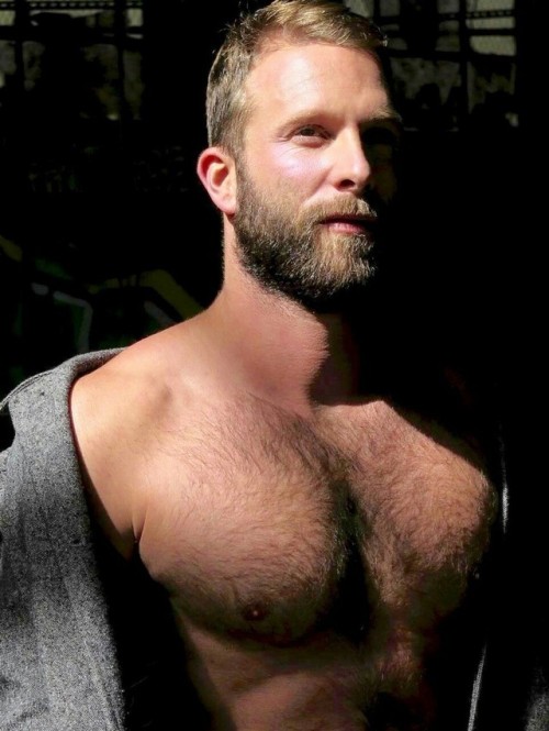 mystraightfriend:  Mystraightfriend.tumblr.com 