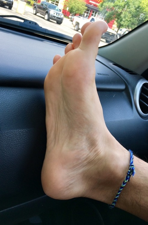 tfootielover:perfect toes to ankles <333