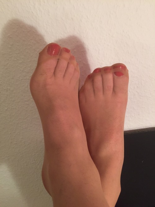 tammyslegs: My bare feet and wrapped in Nylon