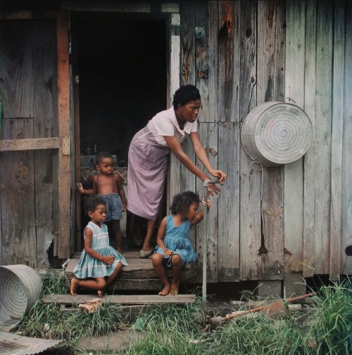 superbestiario:  “I saw that the camera could be a weapon against poverty, against racism, against all sorts of social wrongs. I knew at that point I had to have a camera.” – Gordon Parks Segregation history, Gordon parks. 1956 