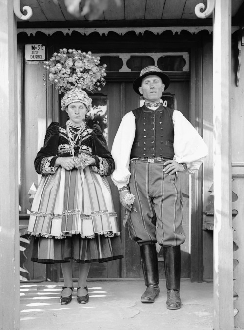 Newlyweds from Złaków Kościelny, Poland, 1932. Łowicz type of costume.Photography by Henryk Poddębsk