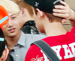 chenchenthedancingmachine:kaitaestrophe:Chanyeol wouldn’t let Kai turn his cap the other way but in 