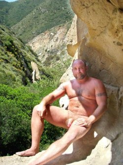 alanh-me:  96k+ follow all things gay, naturist and “eye catching”  