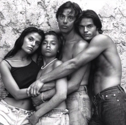 jinxproof:  The Sorrentis: Vanina, Davide &amp; Mario Sorrenti w/ their father, 1993.photo: Kate Moss 