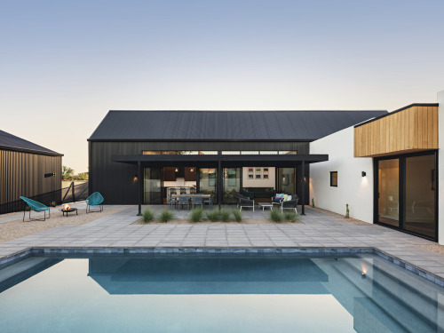 Pleats House - Phoenix, USA - The Ranch Mine - via ArchDaily____Arthur and Puff are everywhere …Face