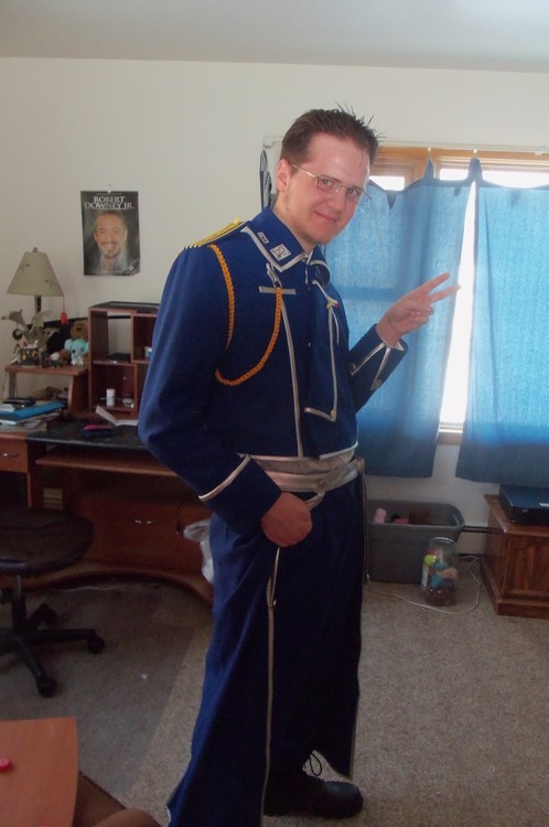 kellybob:  luckied:  WHO WANTS TO SEE MY BROTHER’S COSPLAY?!    My brother - Richard