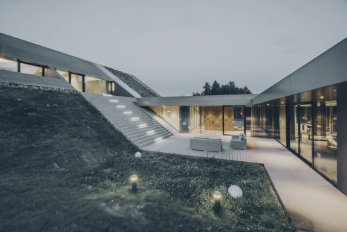 Green Line House / Przemek Olczyk Mobius Architekci