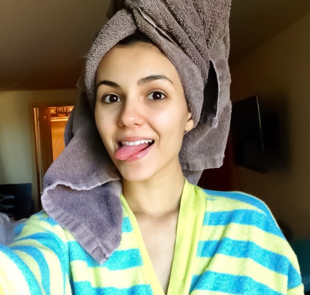 10tripledeuce:  That normally reserved and very conservative Victoria Justice gives