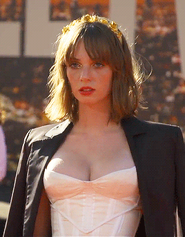 sersh:  Maya Hawke on the red carpet during the Once Upon A Time In Hollywood Premiere,