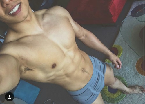 fuckyeahsgboy: YUMs… who is he?