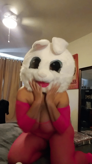 beautifulsubby:  Bunny loves to play   #Beautifulsubby #ItalianGoddess