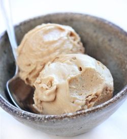 intensefoodcravings:  Creamy Gingerbread Ice Cream | Chocolate Covered Katie 