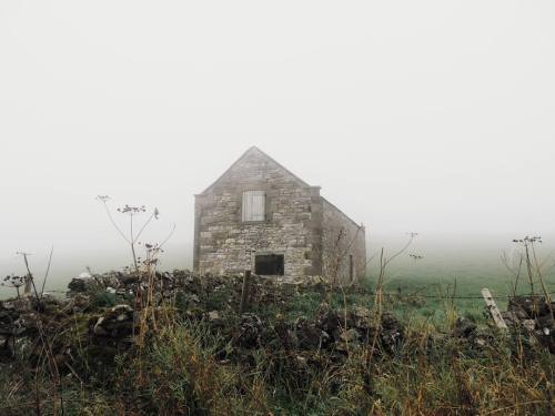 aoavessu:  I just love this old barn… (1/10/15) by pinkrumba 