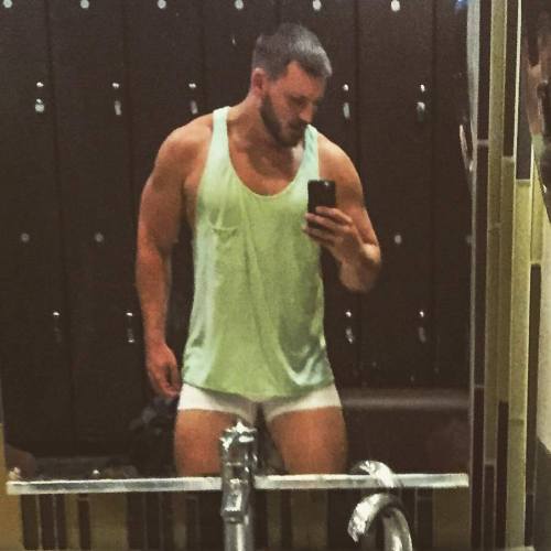 fatjocks:  allthatflab:  !!!! HOT NEW FIND ALERT !!! This guy is a dream!! Really let himself go   Please someone post the video link :o