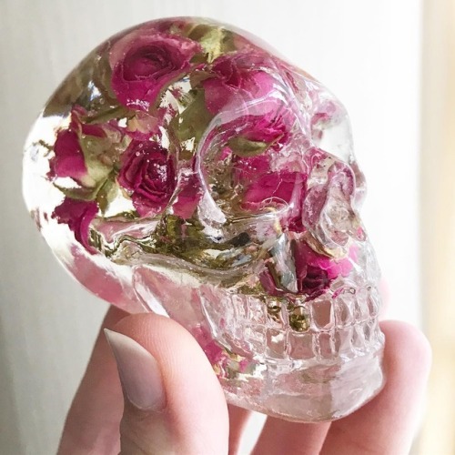 chandra-pyromaster:sosuperawesome:Resin Art by Samantha Swanson on InstagramFollow So Super Awesome 