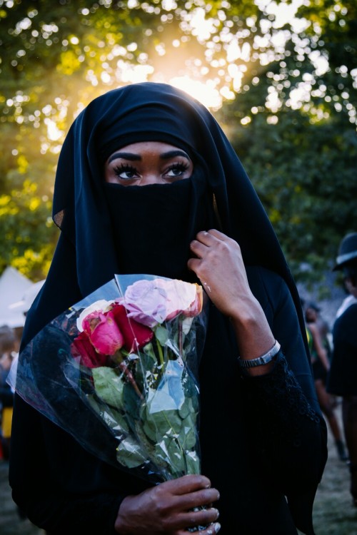 ignorethewhites:  ikeslimster:   AFRO PUNK 016 // DAY 1.PHOTO JOURNAL BY IKE SLIMSTER    MORE ON IG: @SLIMSTERGRAPHY   Honestly. Truly  