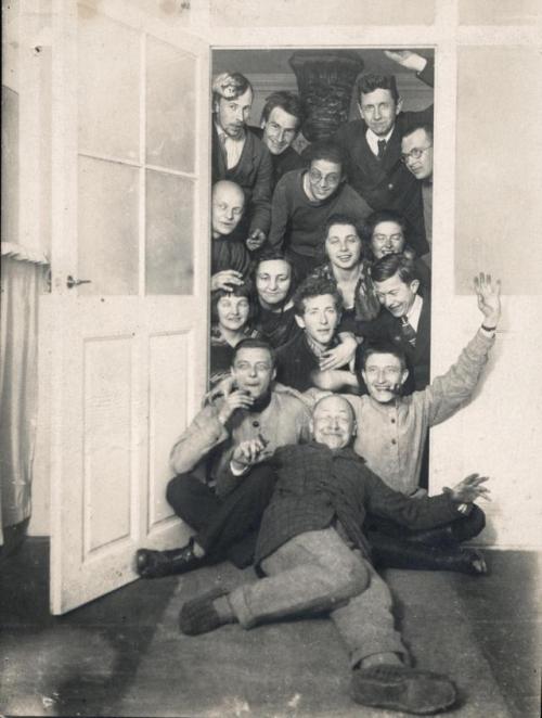 bauhaus-movement:
“Life at the Bauhaus Weimar. Bauhauslers and guests, Bauhauslers: Oskar and Tut Schlemmer, Casca Schlemmer, Gunta #Stölzl, Benita Koch-Otte, Marcel Breuer, Josef Albers, Josef Hartwig, Kurt Schmidt, guests: Willi Baumeister, Werner...