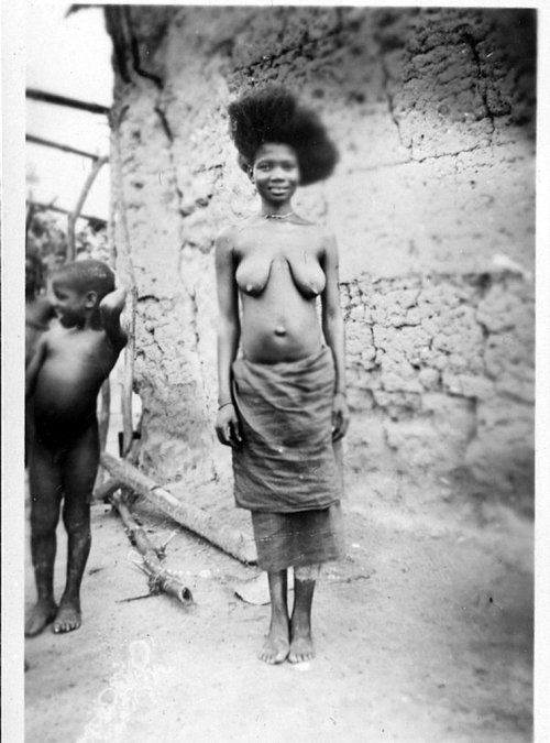 Porn Pics   “A Ghanaian lady, c1940″ via “Photo