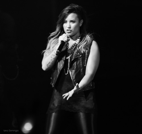 Demi performing in Belo Horizonte, Brazil (05/01/14)